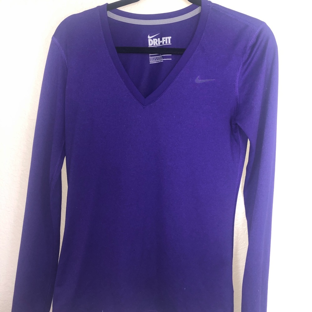 Nike Woman’s size small long sleeve top